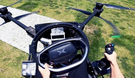 小鹏汇天首次展示飞行汽车操纵方式:陆空耦合,全球独创