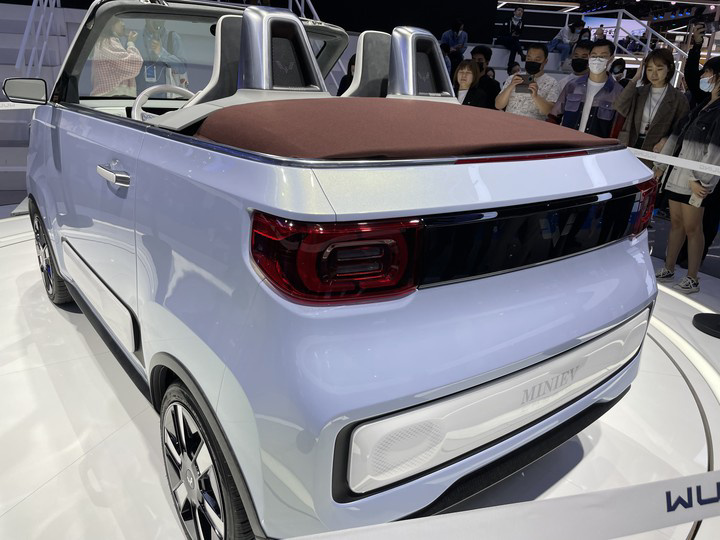 消息称宏光 MINIEV 敞篷版下月上市:最高续航 300 公里,售价 4 万元起