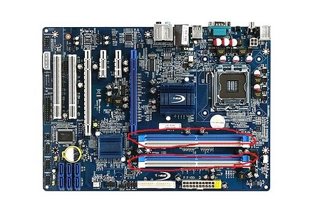 win7主板只有2条内存槽可以使用双系统吗?