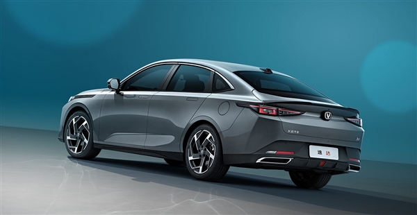 硬刚10万级合资燃油车!长安逸达预售:1.5T蓝鲸动力 8.99万起