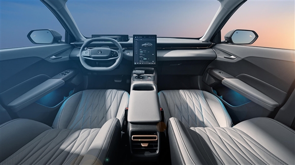 硬刚10万级合资燃油车!长安逸达预售:1.5T蓝鲸动力 8.99万起