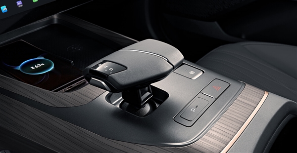 硬刚10万级合资燃油车!长安逸达预售:1.5T蓝鲸动力 8.99万起