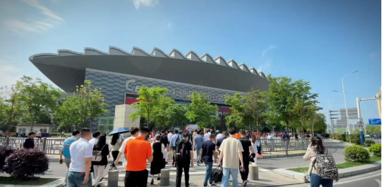 聚力“数字化建设”, 阿尔法蛋 AI 学前教育解决方案亮相中国教装展