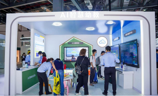 聚力“数字化建设”, 阿尔法蛋 AI 学前教育解决方案亮相中国教装展