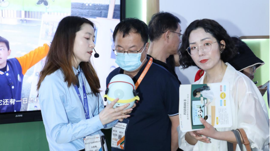 聚力“数字化建设”, 阿尔法蛋 AI 学前教育解决方案亮相中国教装展