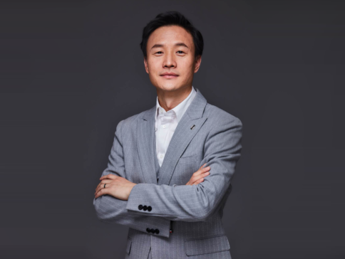 哪吒汽车CEO张勇提出:车内大屏幕要适度 应该让孩子看看外面的世界