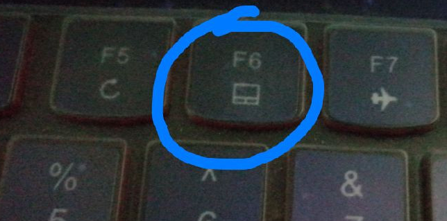 win10鼠标指针自己乱动是怎么回事?